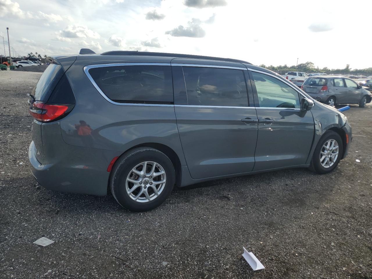 2022 Chrysler Pacifica - Image 3