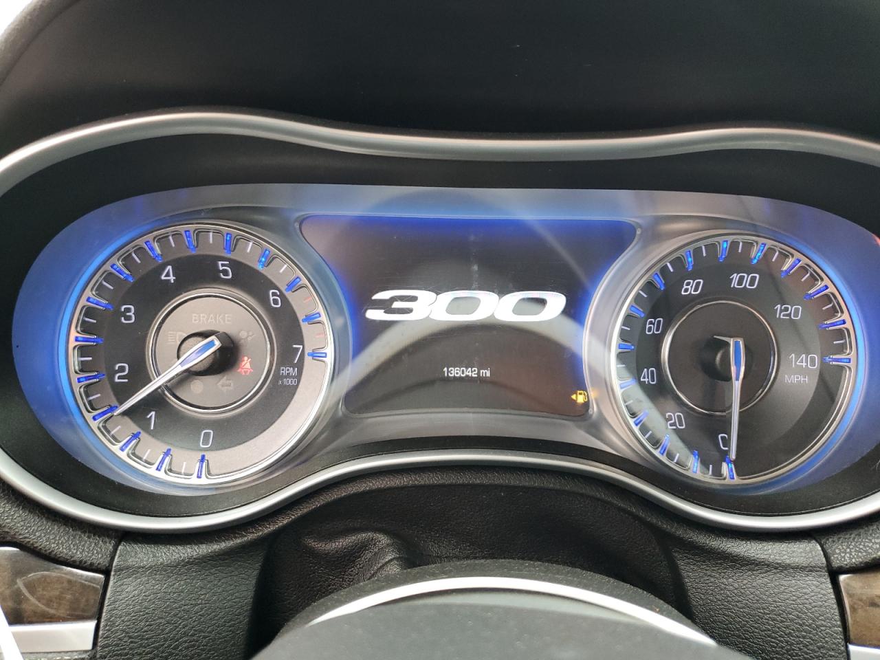 2018 Chrysler 300 - Image 9