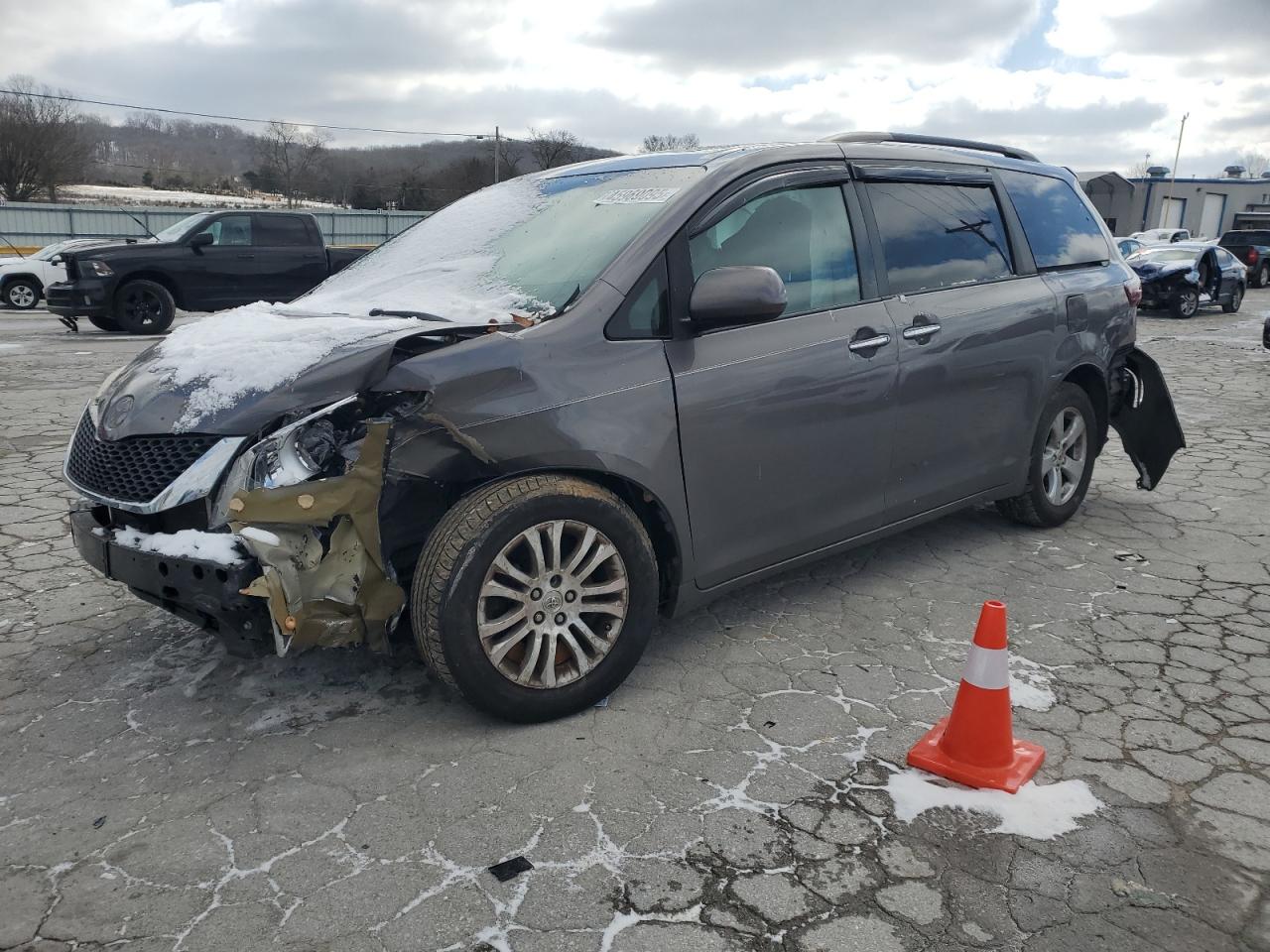 2015 Toyota Sienna - Image 1