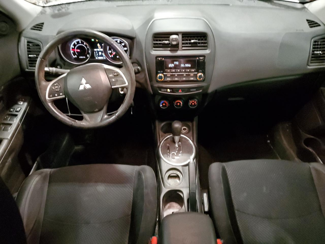 2015 Mitsubishi Outlander - Image 8