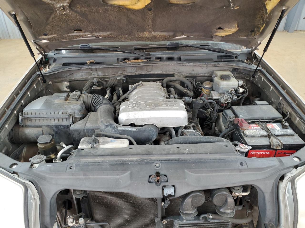 2004 Toyota 4Runner - Image 14