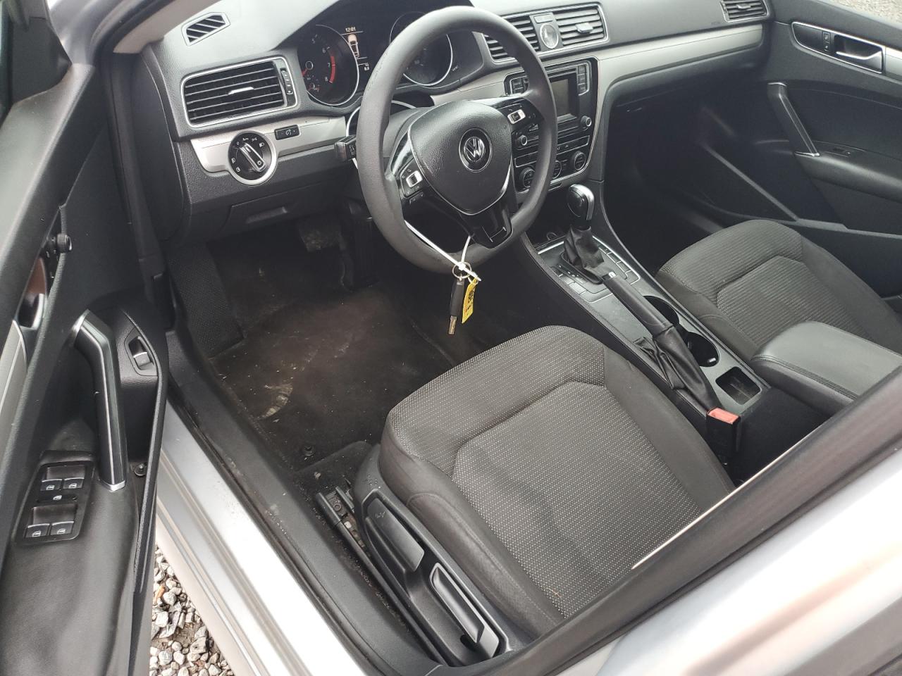 2016 Volkswagen Passat - Image 8