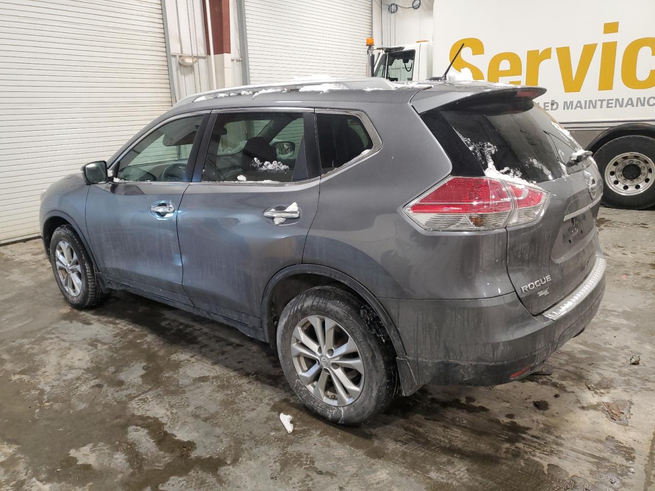 2015 Nissan Rogue - Image 2