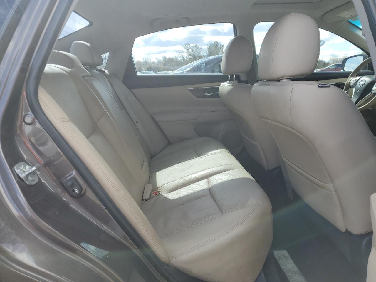 2015 Nissan Altima - Image 10
