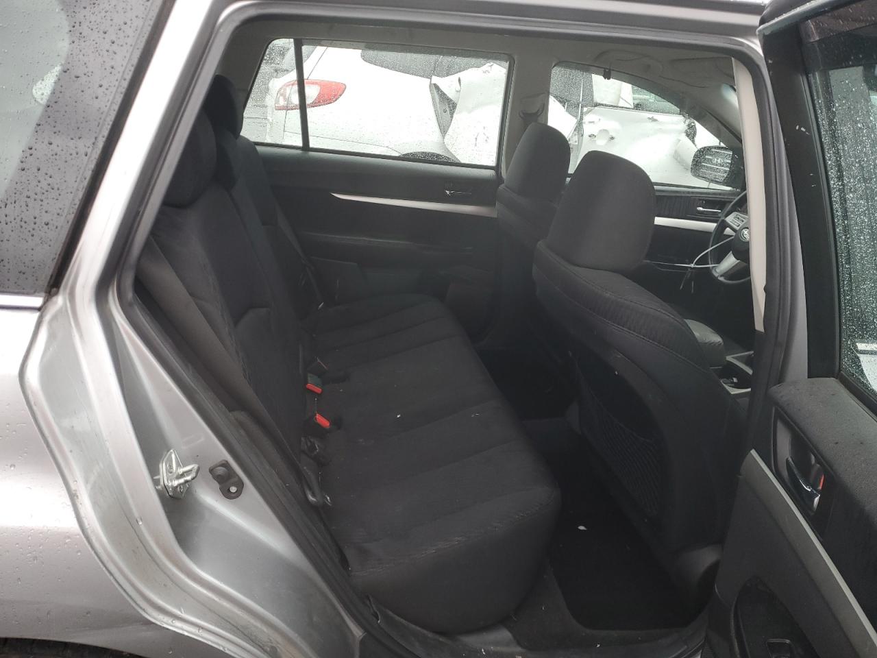 2010 Subaru Outback - Image 11