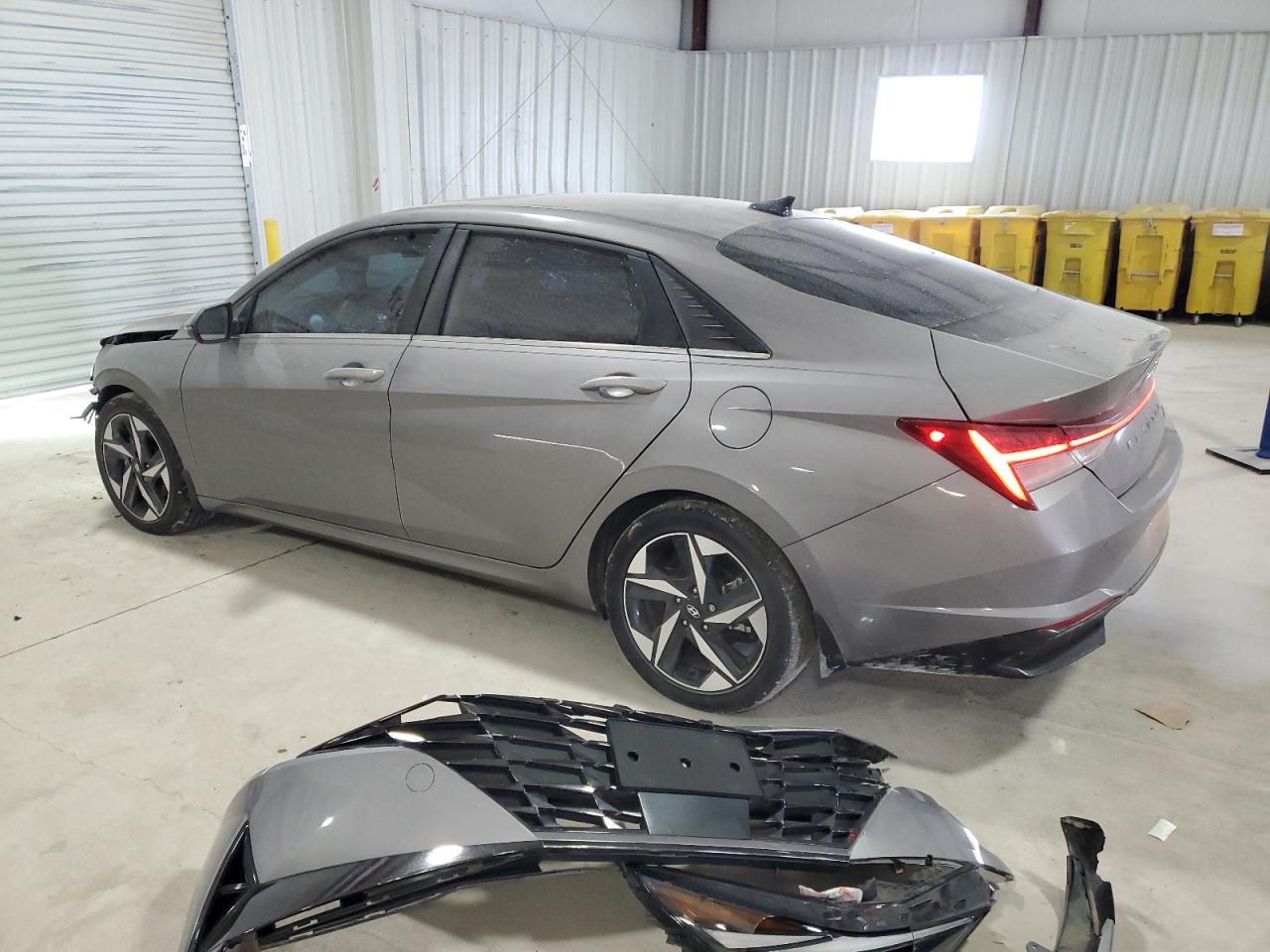 2023 Hyundai Elantra - Image 2