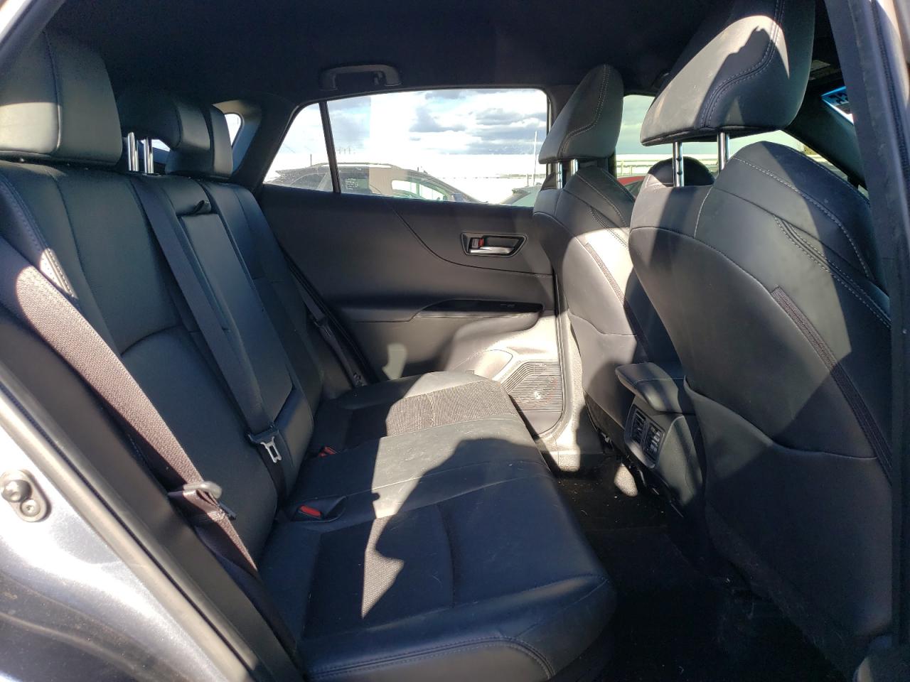 2021 Toyota Venza - Image 11