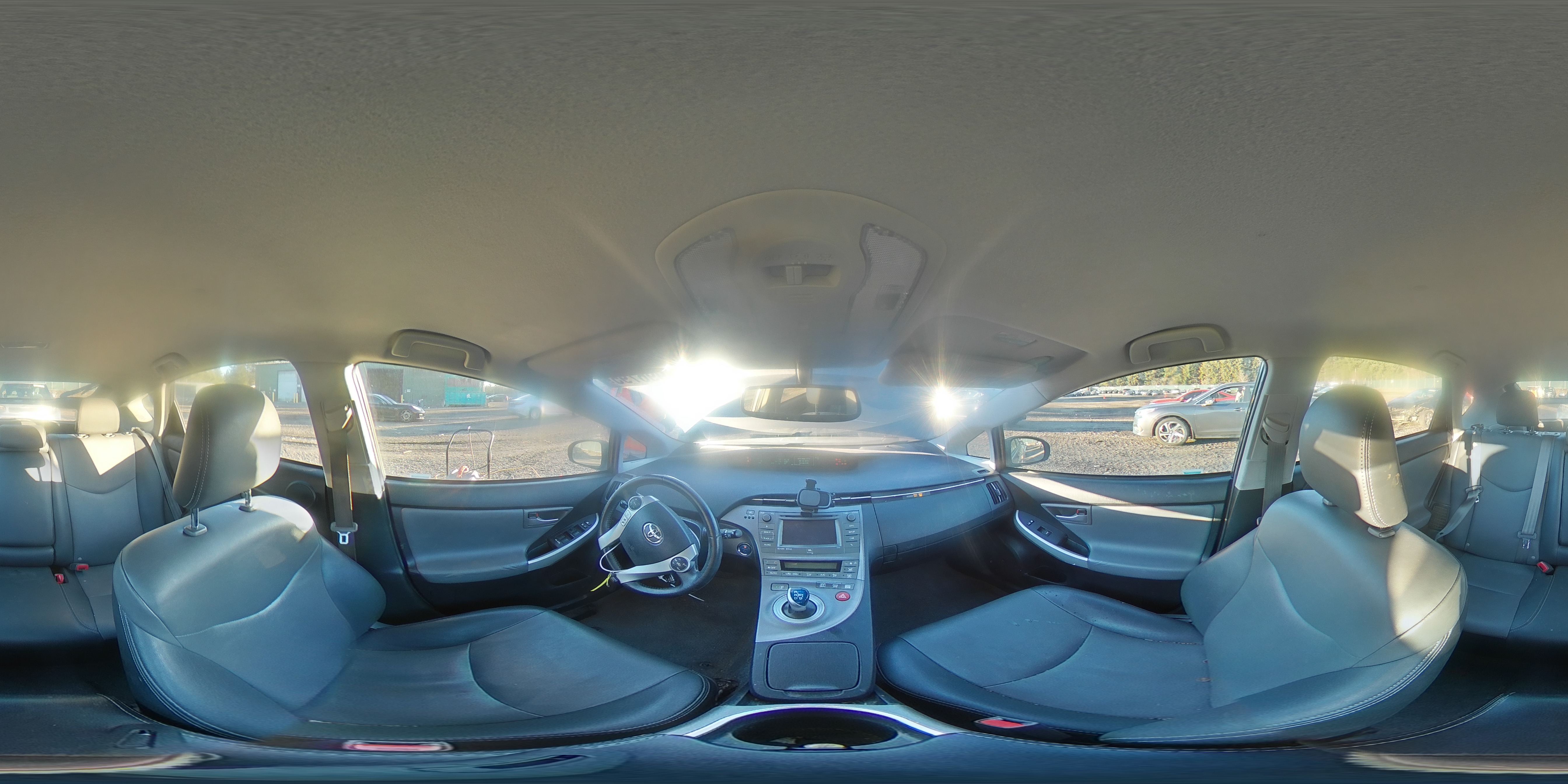 2014 Toyota Prius - Image 13