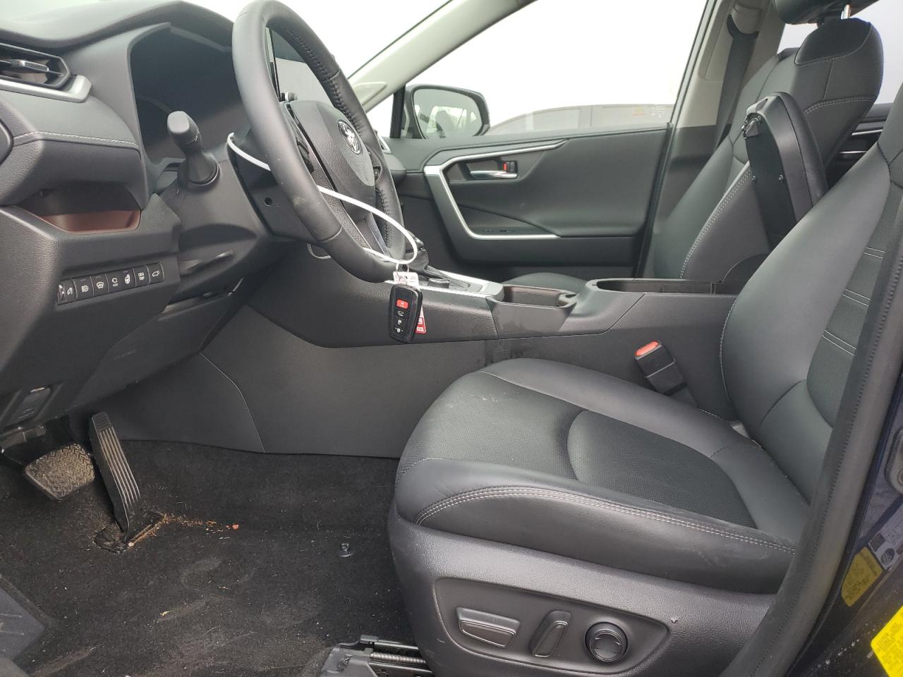 2023 Toyota RAV 4 - Image 7