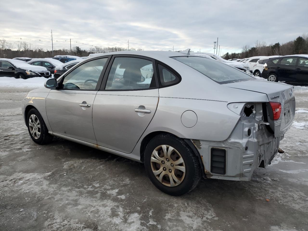 2010 Hyundai Elantra - Image 2
