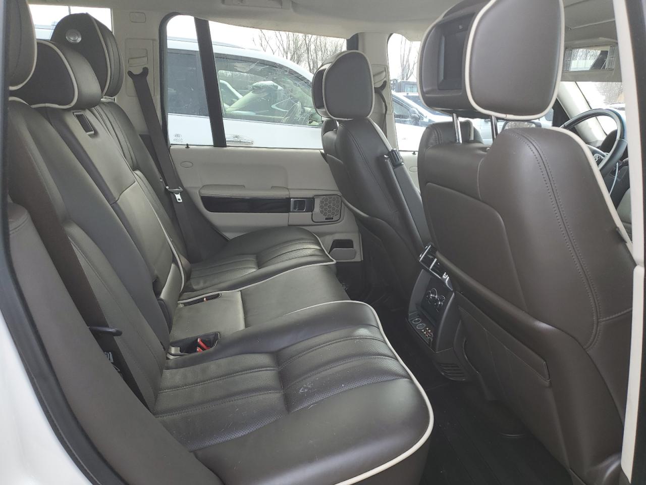2010 Land Rover Range Rover - Image 11