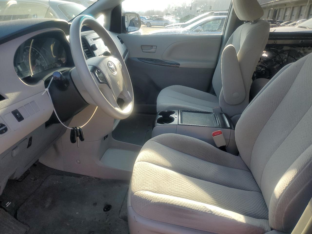2014 Toyota Sienna - Image 7