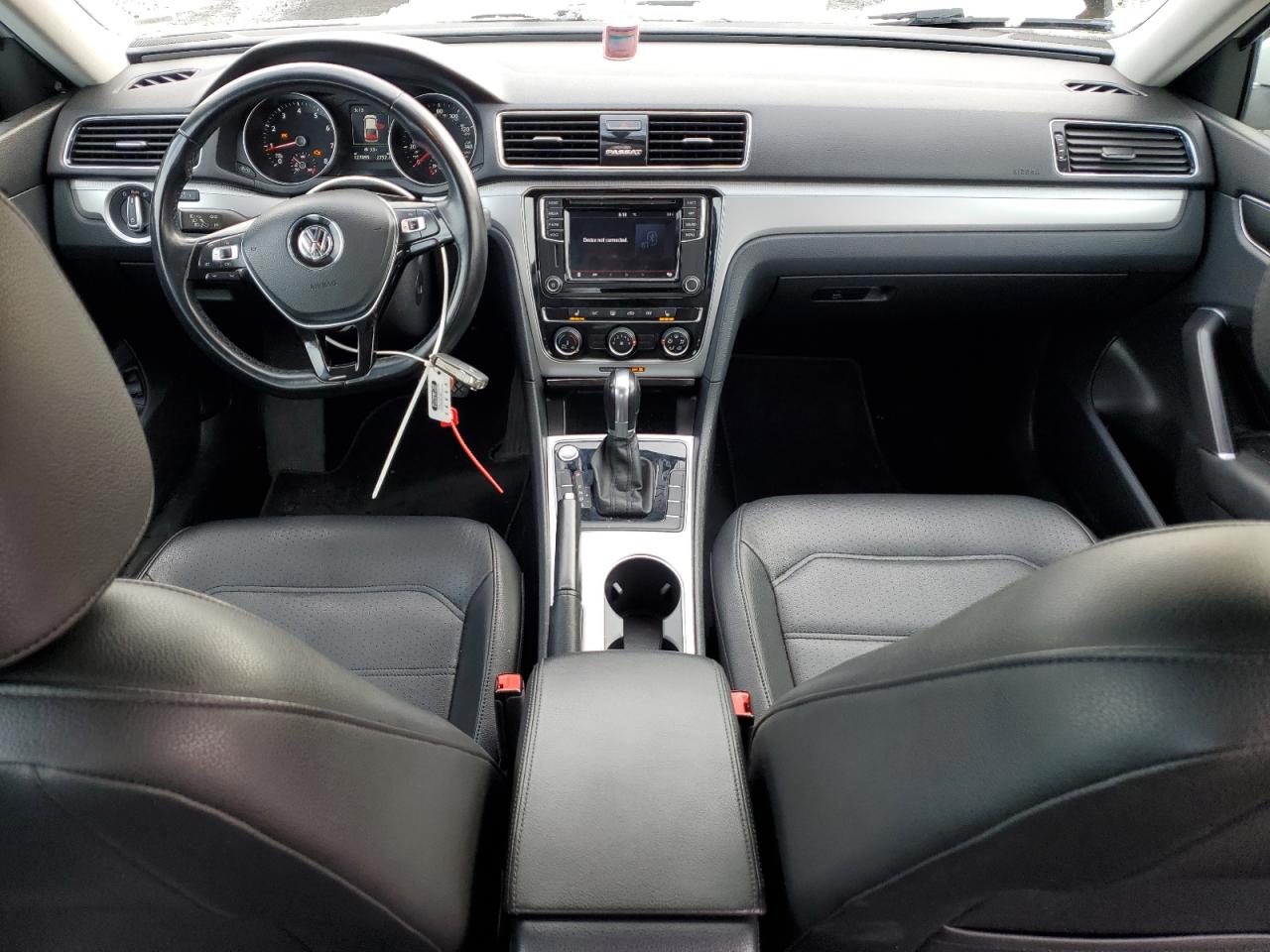 2019 Volkswagen Passat - Image 8