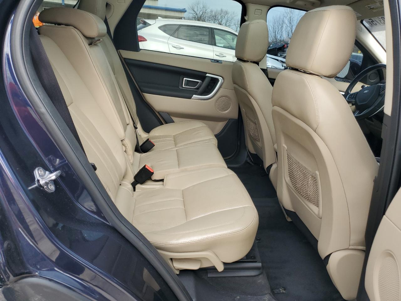 2017 Land Rover Discovery - Image 11