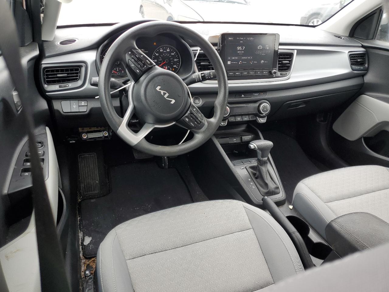 2023 Kia Rio - Image 8