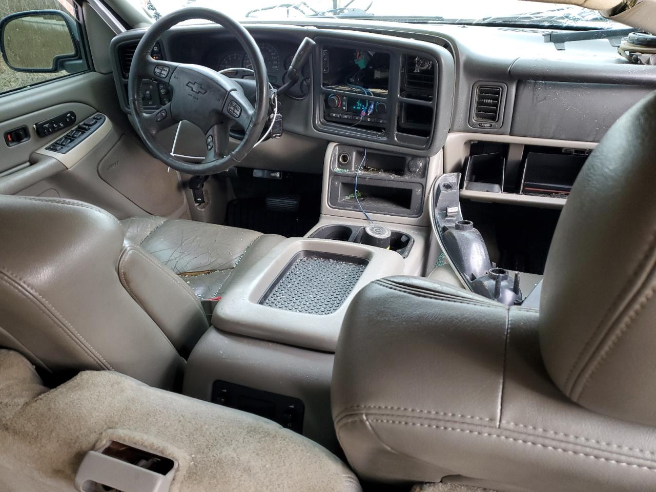 2004 Chevrolet Suburban - Image 8
