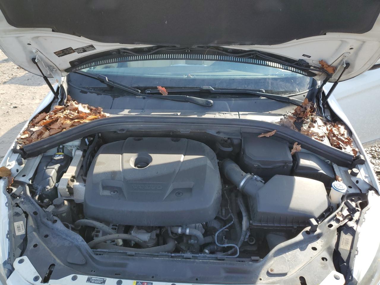 2017 Volvo XC60 - Image 12