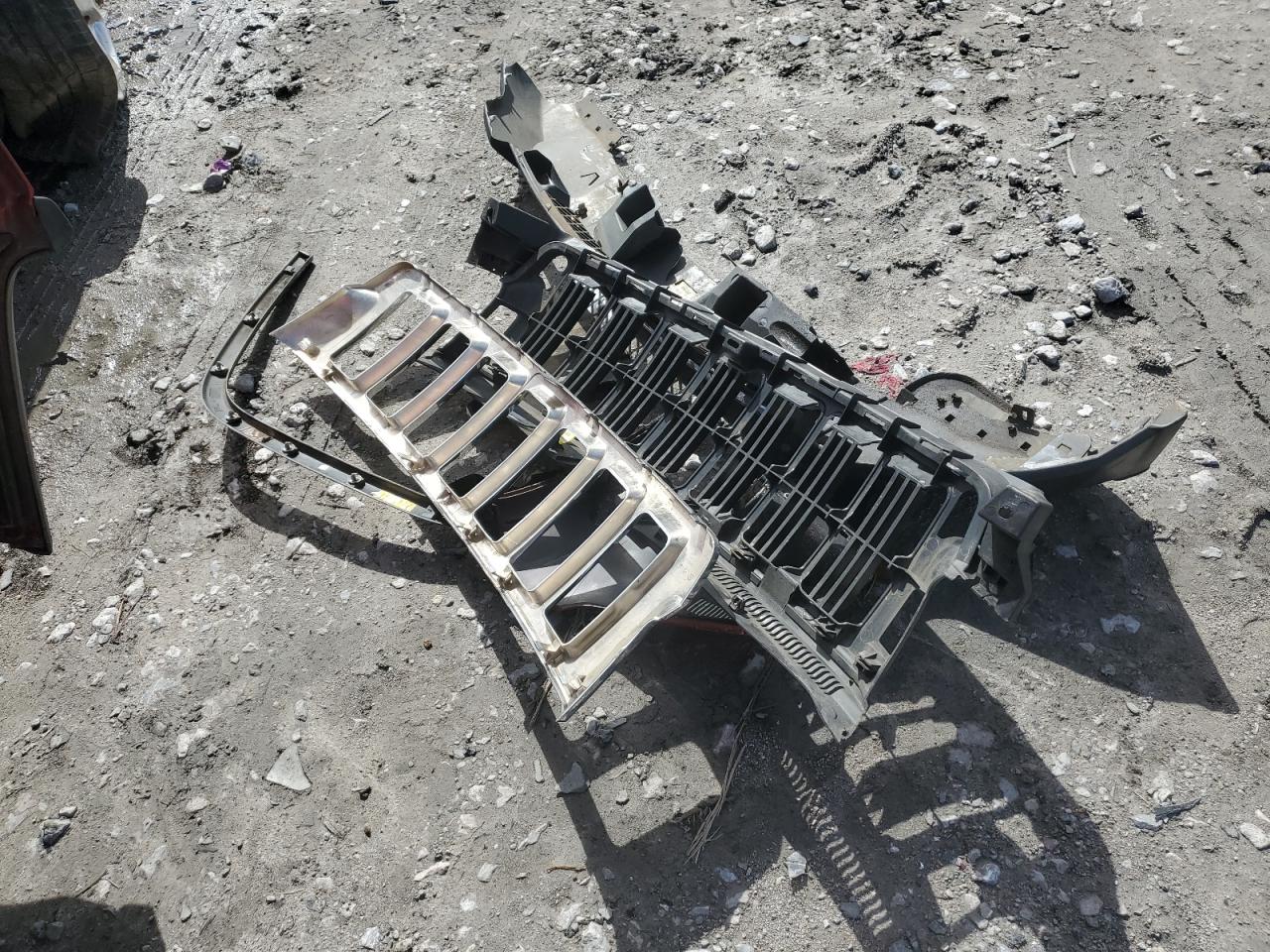 2012 Jeep Grand Cherokee - Image 13