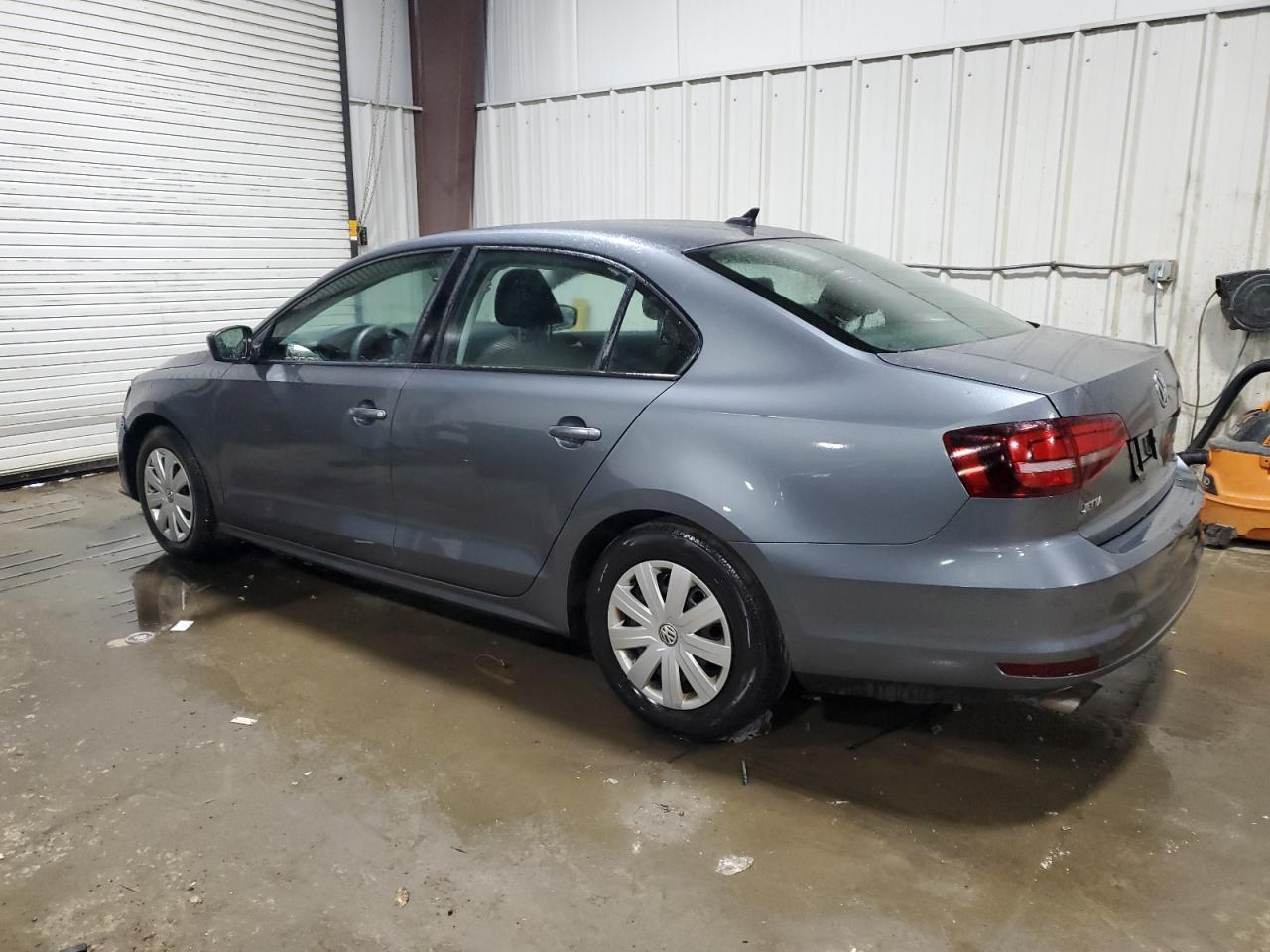 2016 Volkswagen Jetta - Image 2