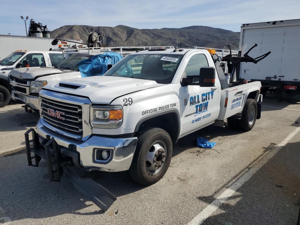 2017 Gmc Sierra C3500 Sle na sprzedaż w Van Nuys, CA - Minor Dent/Scratches