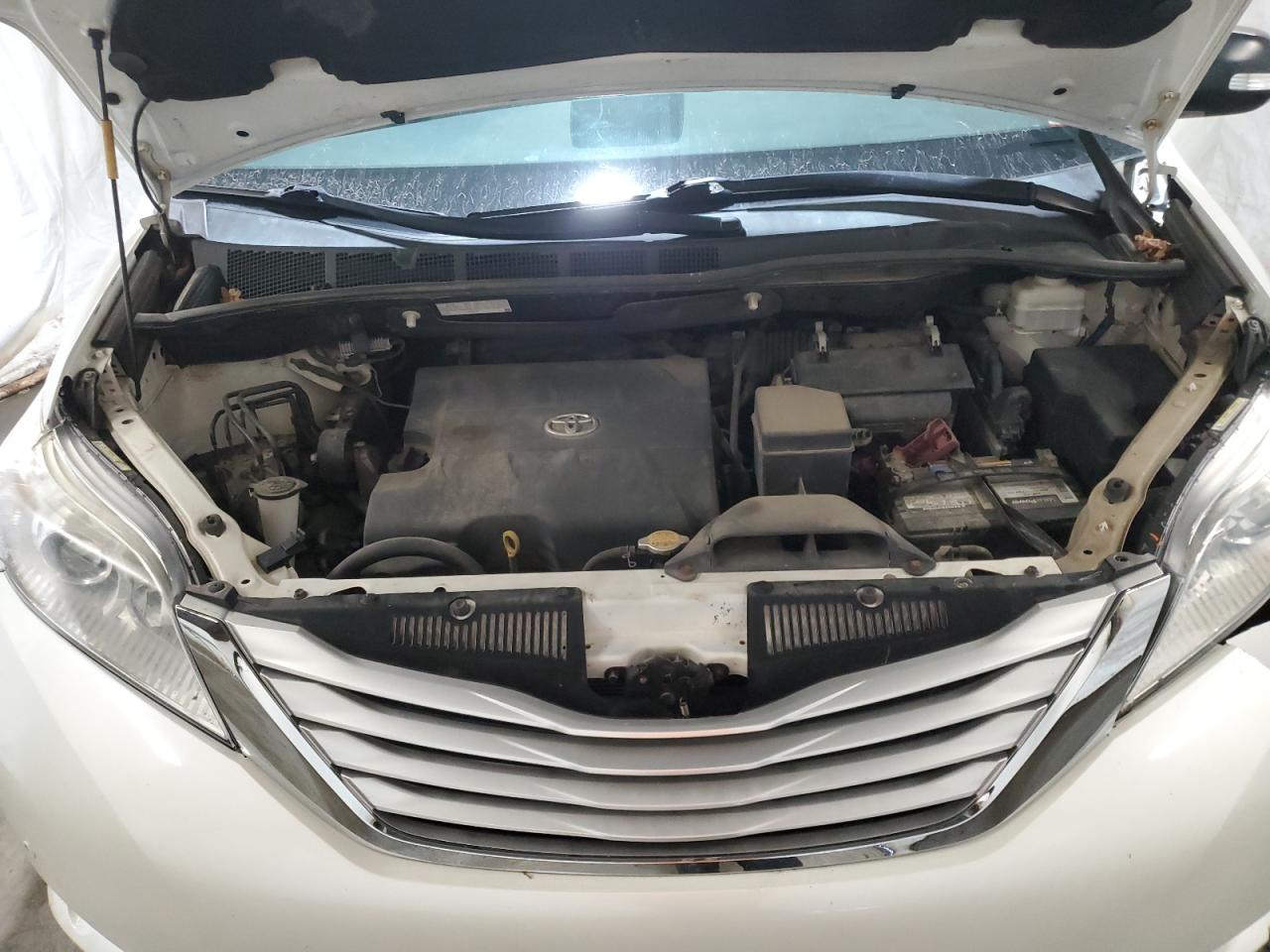 2013 Toyota Sienna - Image 12