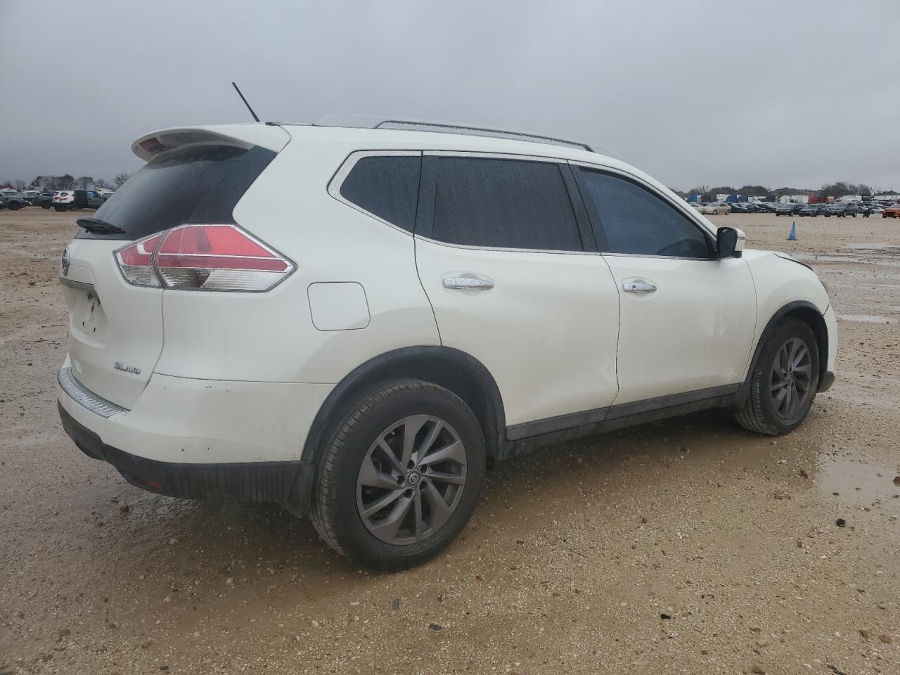 2016 Nissan Rogue - Image 3