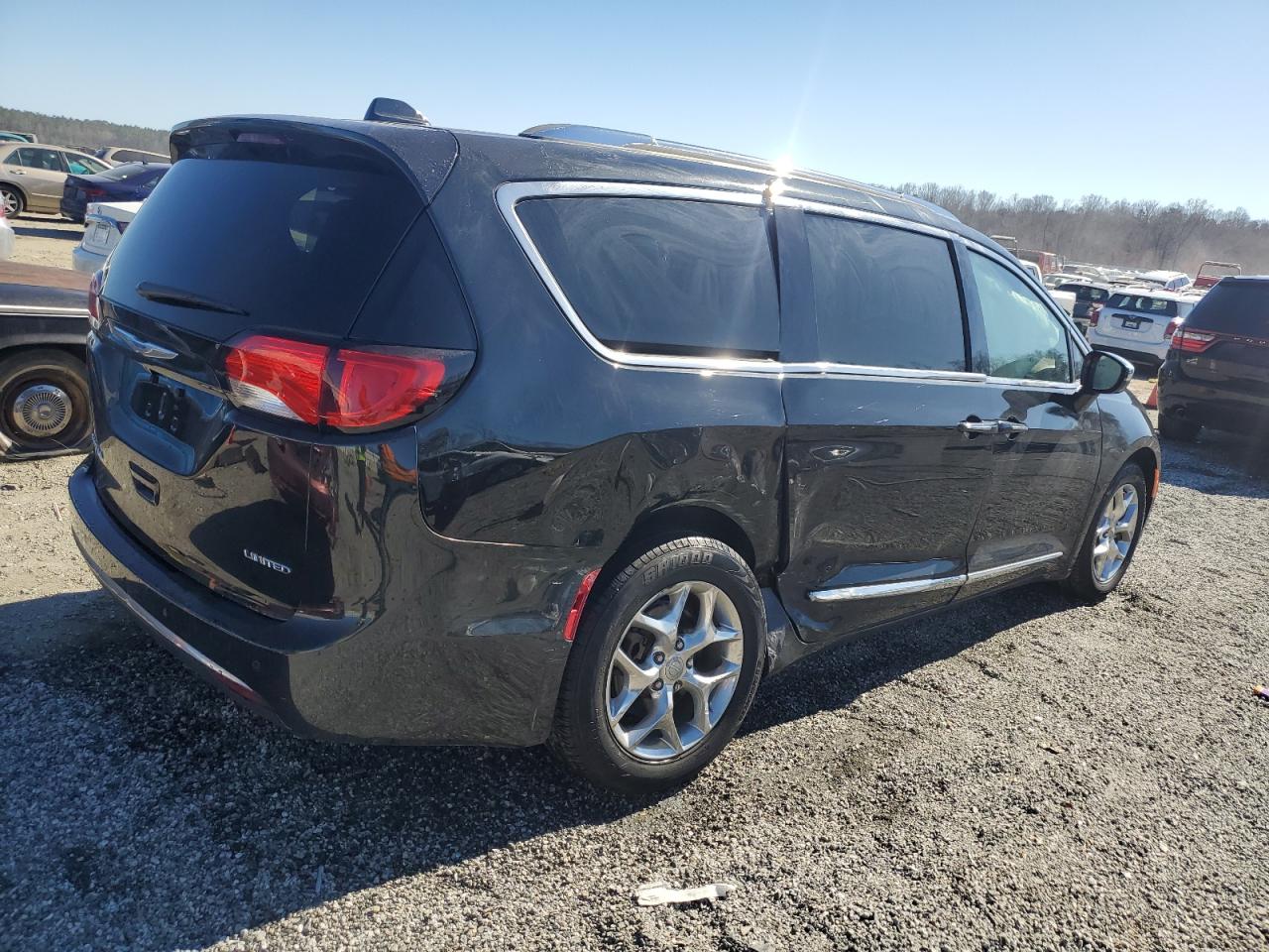 2019 Chrysler Pacifica - Image 3