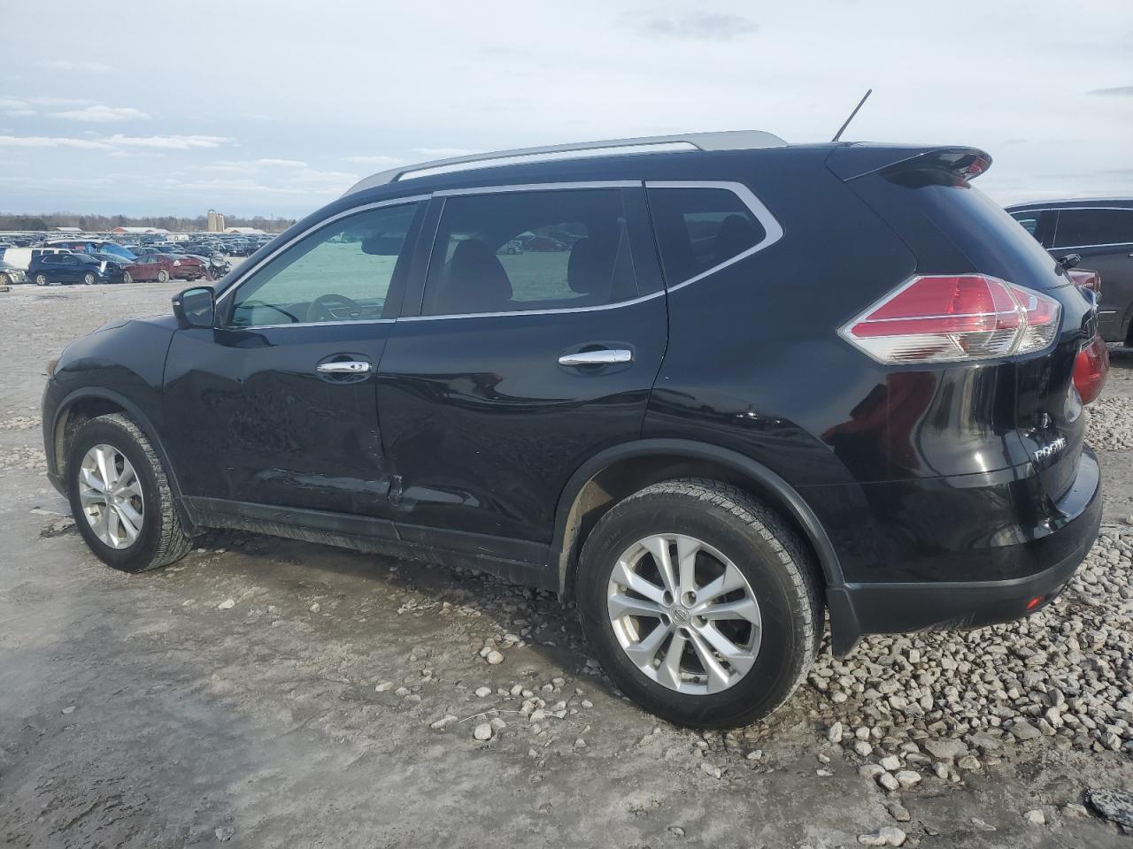 2016 Nissan Rogue - Image 2