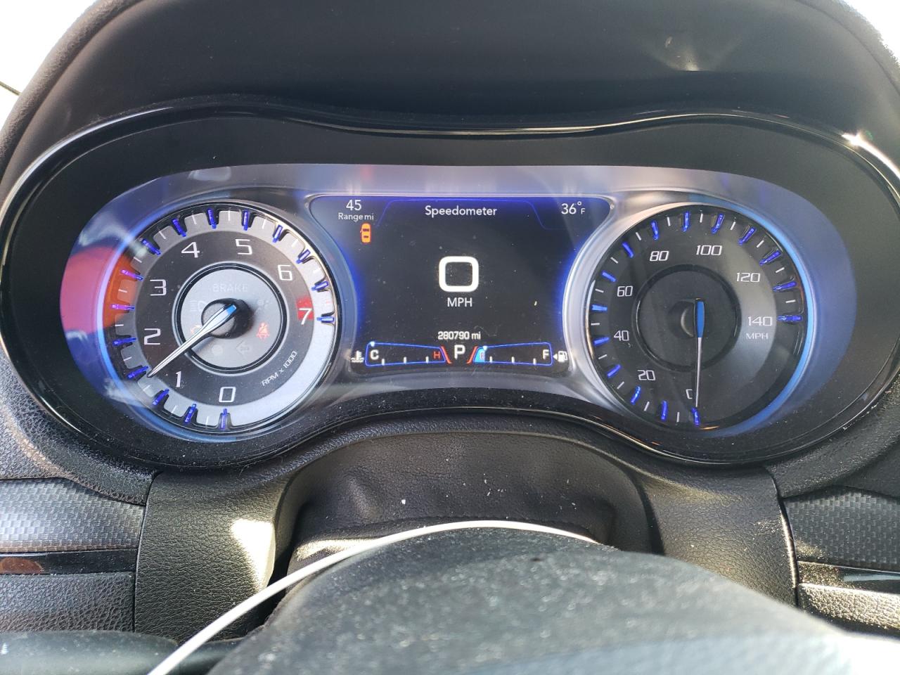 2016 Chrysler 300 - Image 9