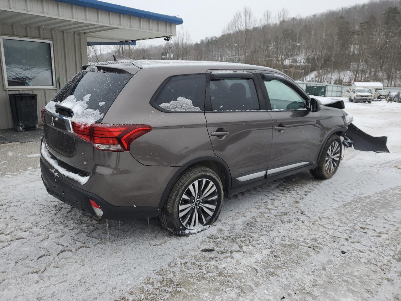 2020 Mitsubishi Outlander - Image 3