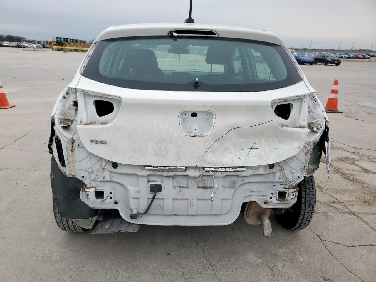 2022 Kia Rio - Image 6