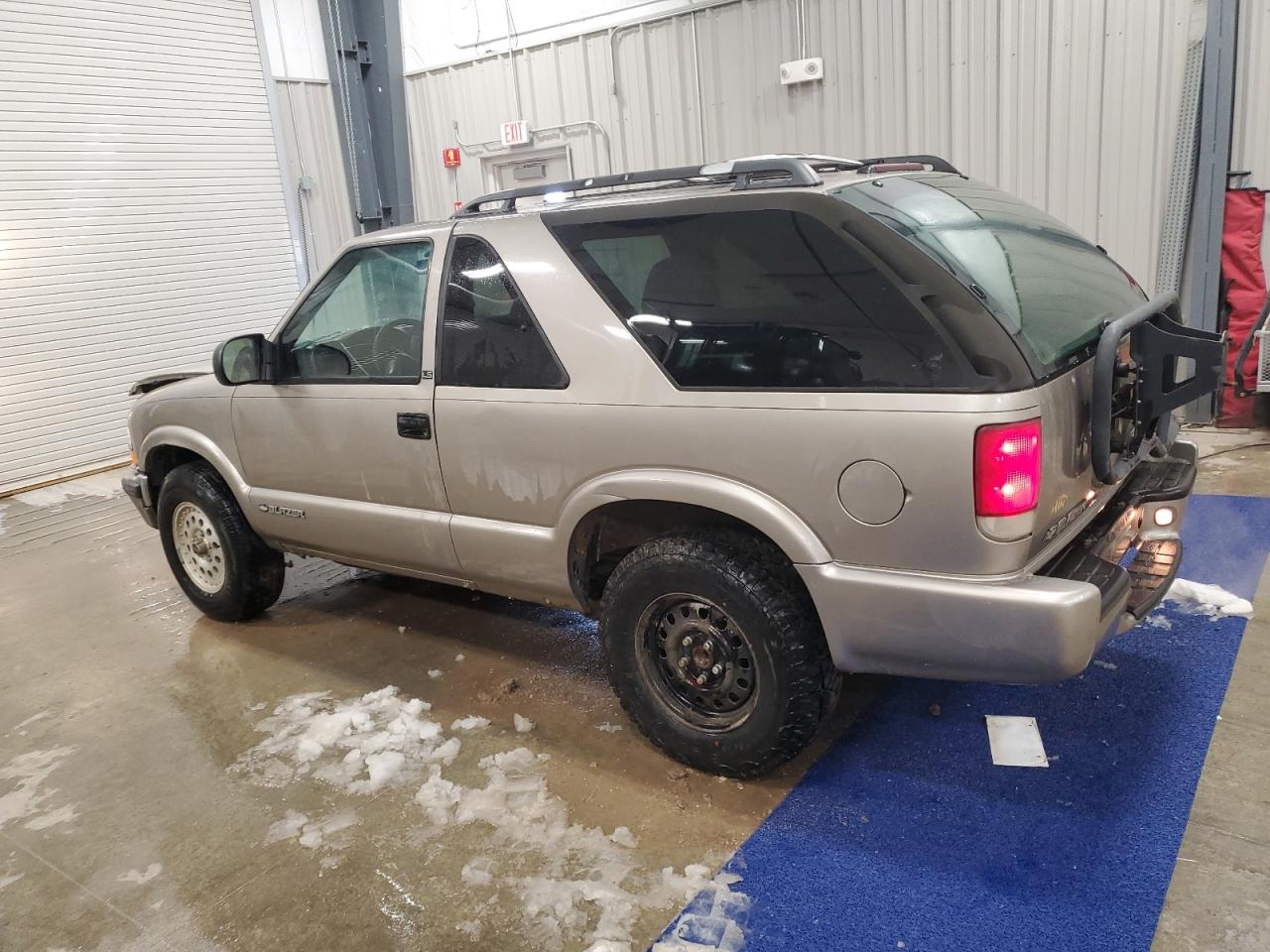 2001 Chevrolet Blazer - Image 2