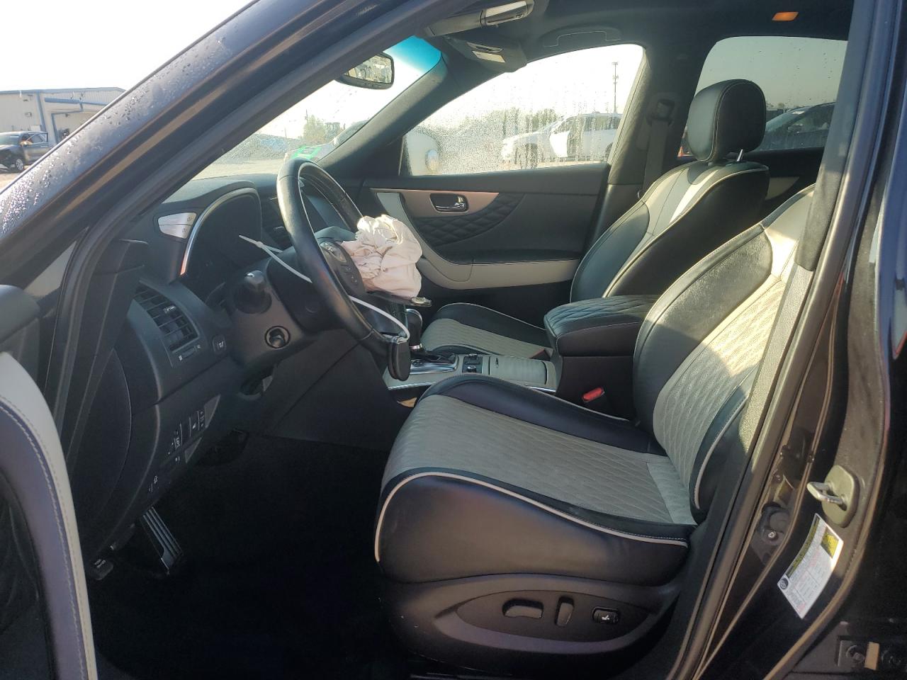 2017 Infiniti QX70 - Image 7