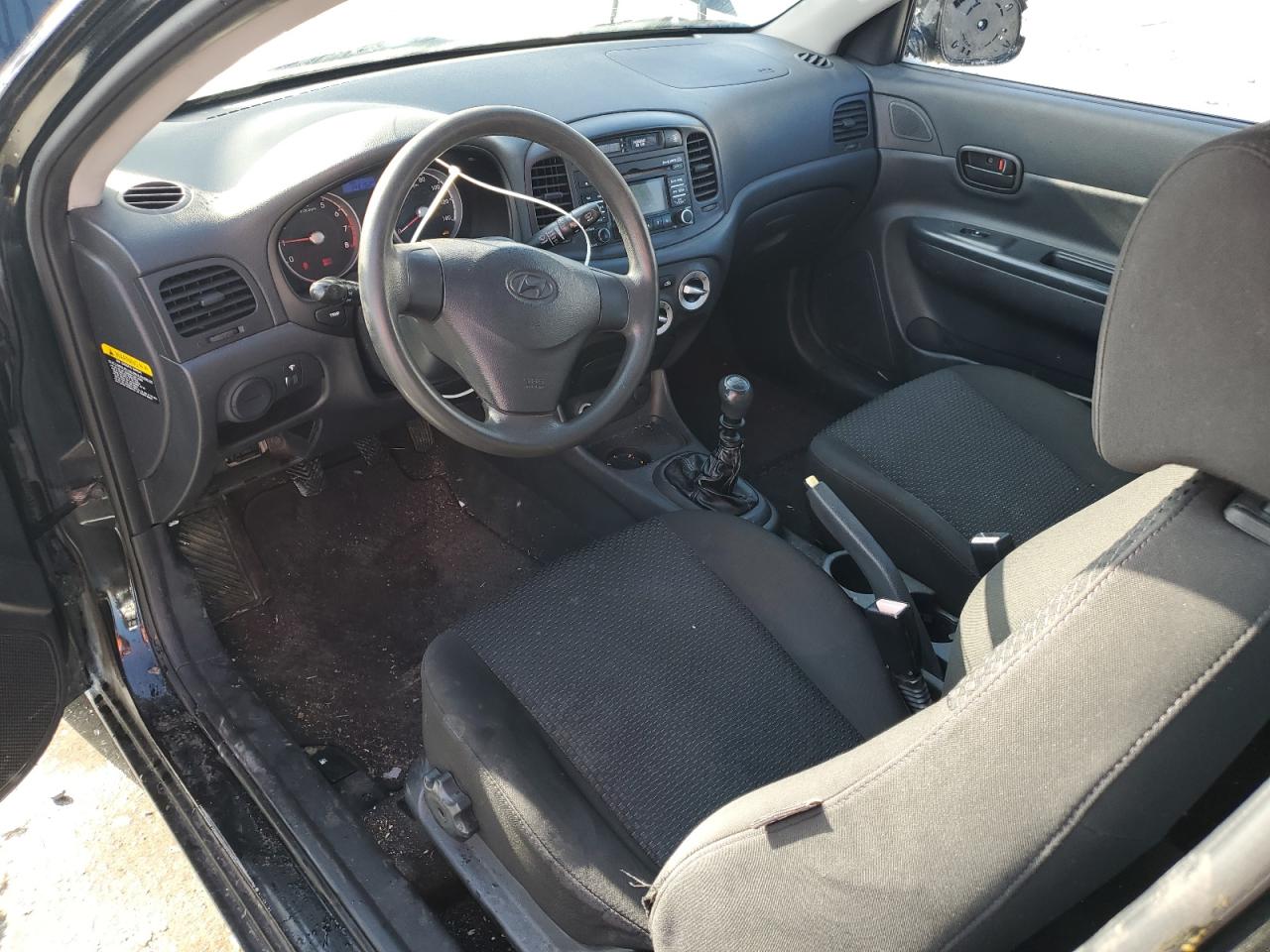 2011 Hyundai Accent - Image 8