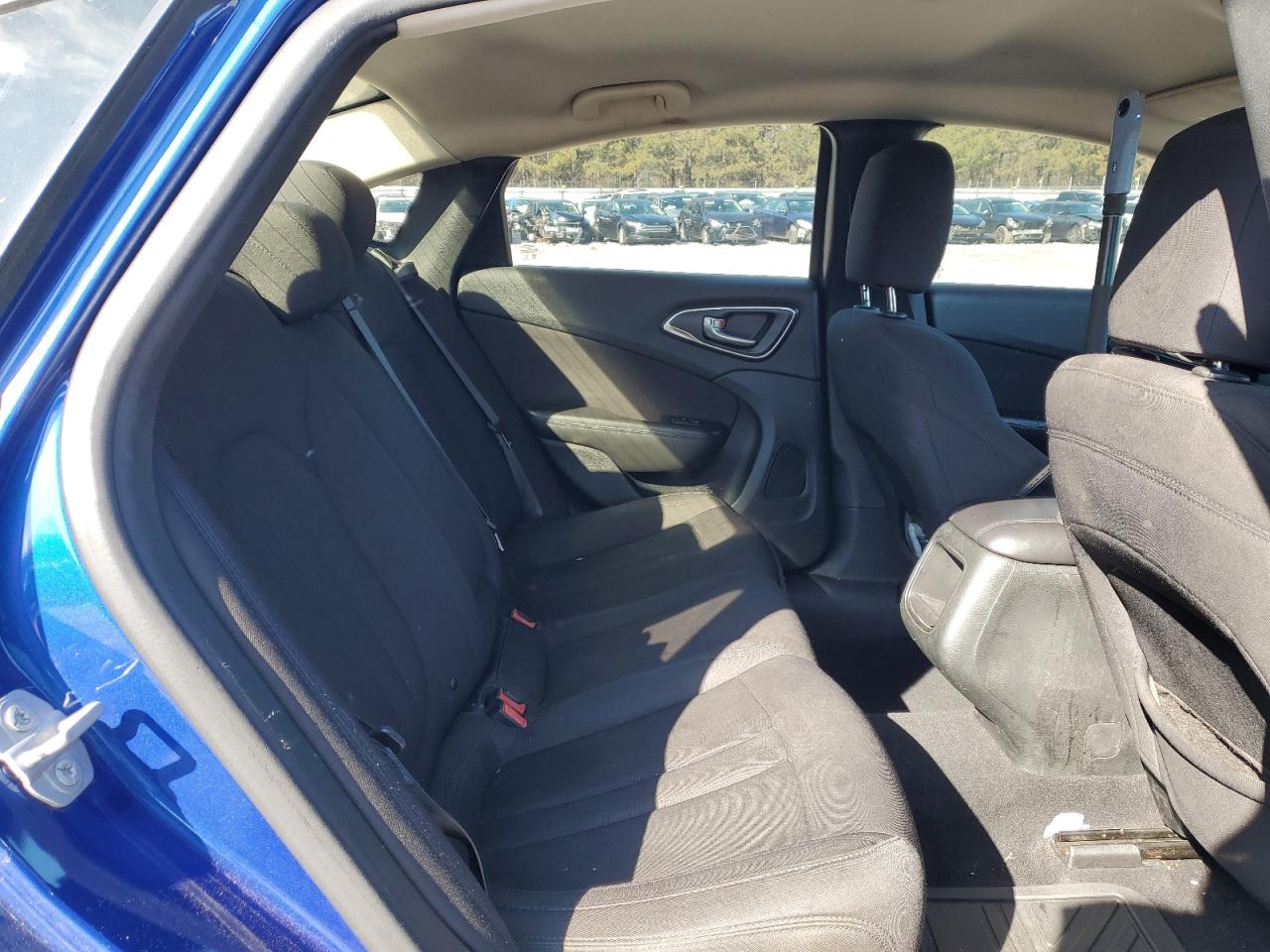 2015 Chrysler 200 - Image 10