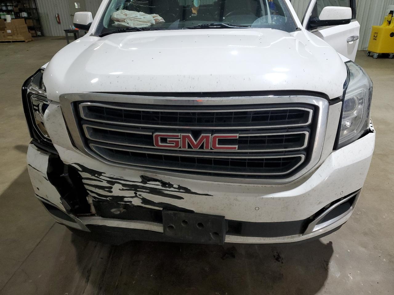 2015 GMC Yukon - Image 12