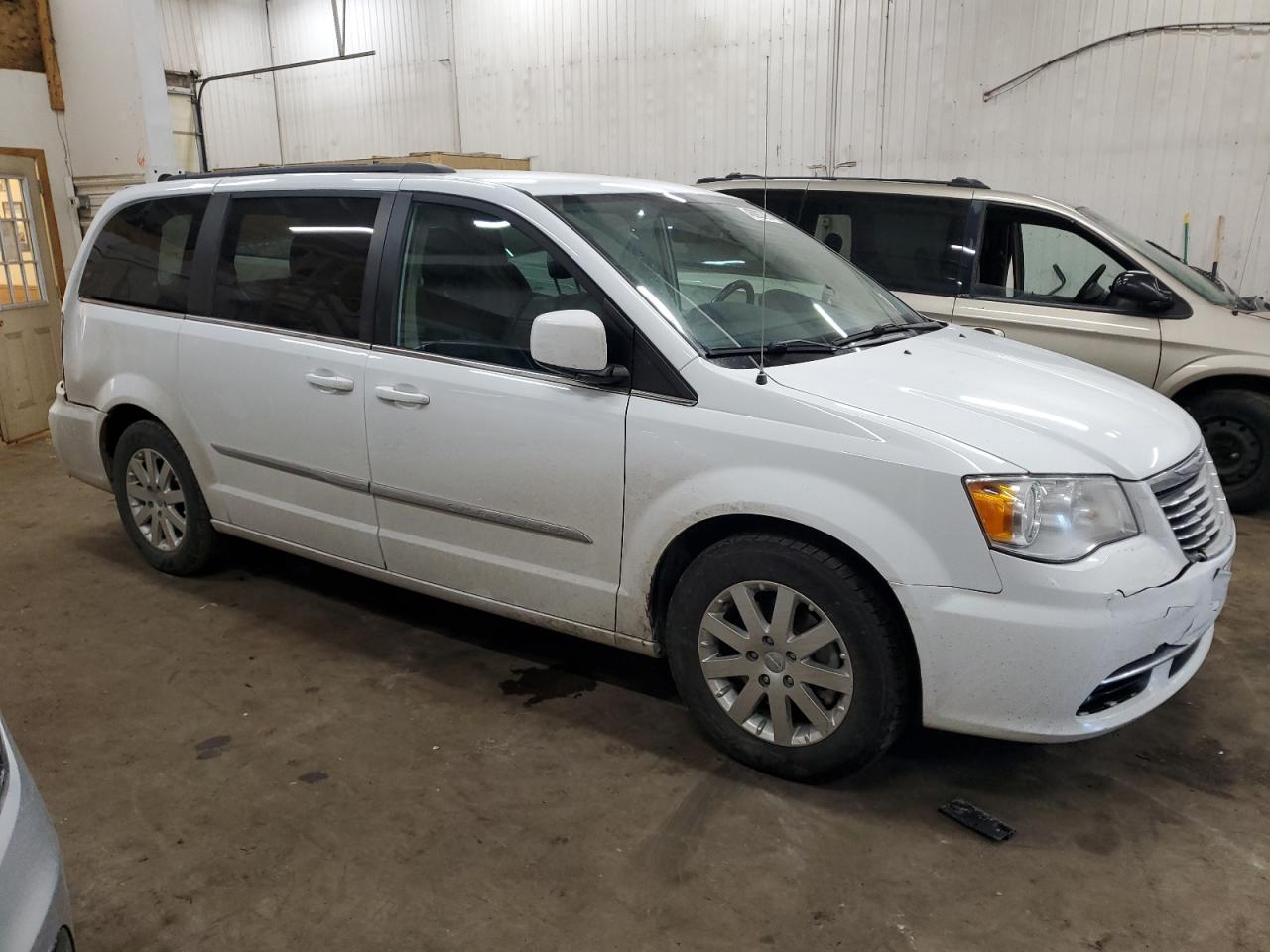 2016 Chrysler Town & Country - Image 4