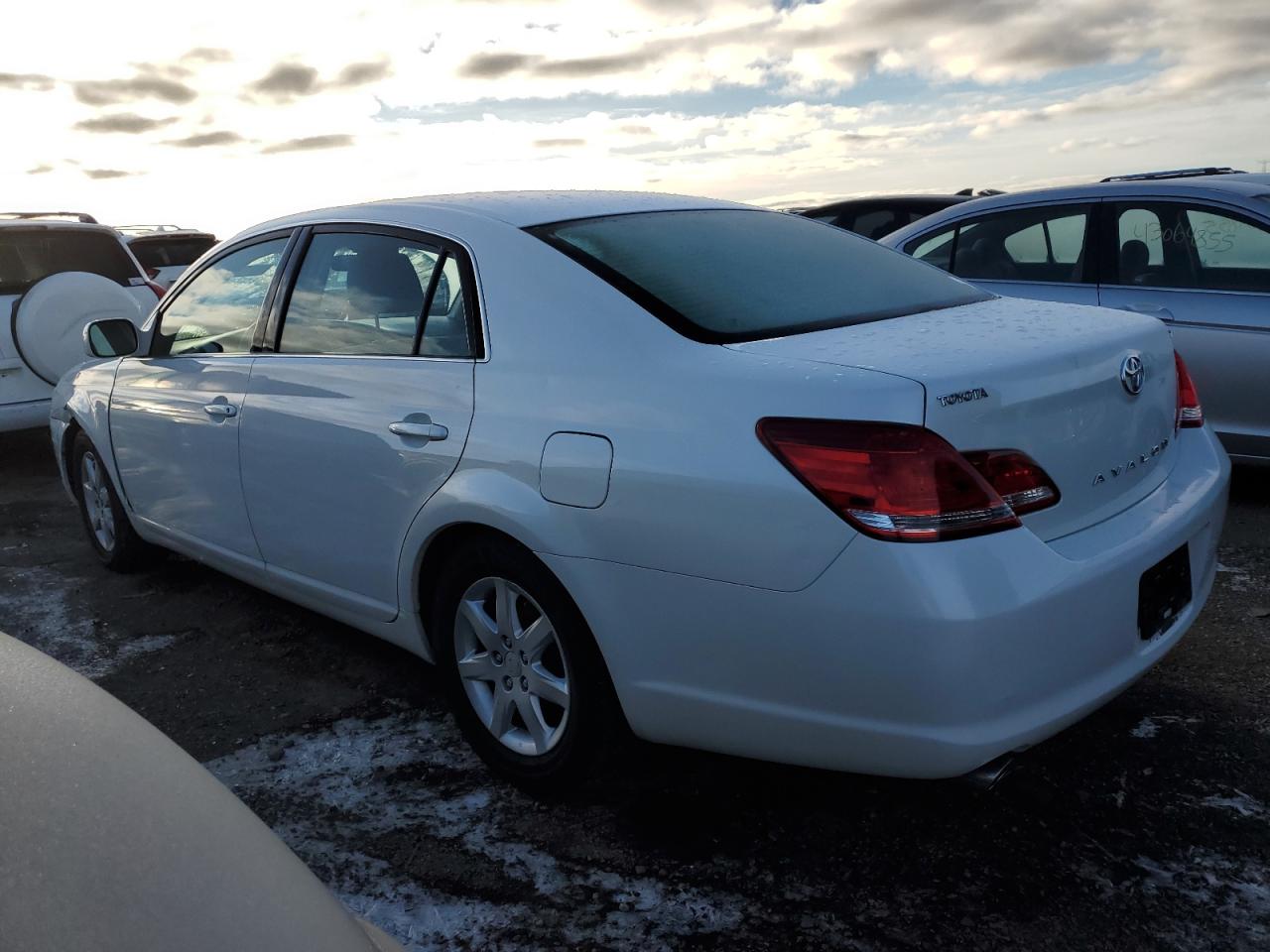 2005 Toyota Avalon - Image 2