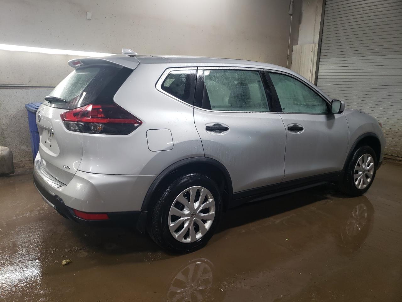 2018 Nissan Rogue - Image 3