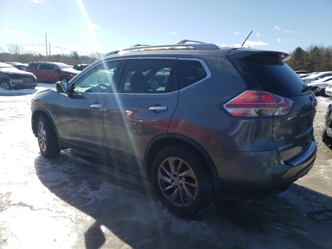 2015 Nissan Rogue - Image 2