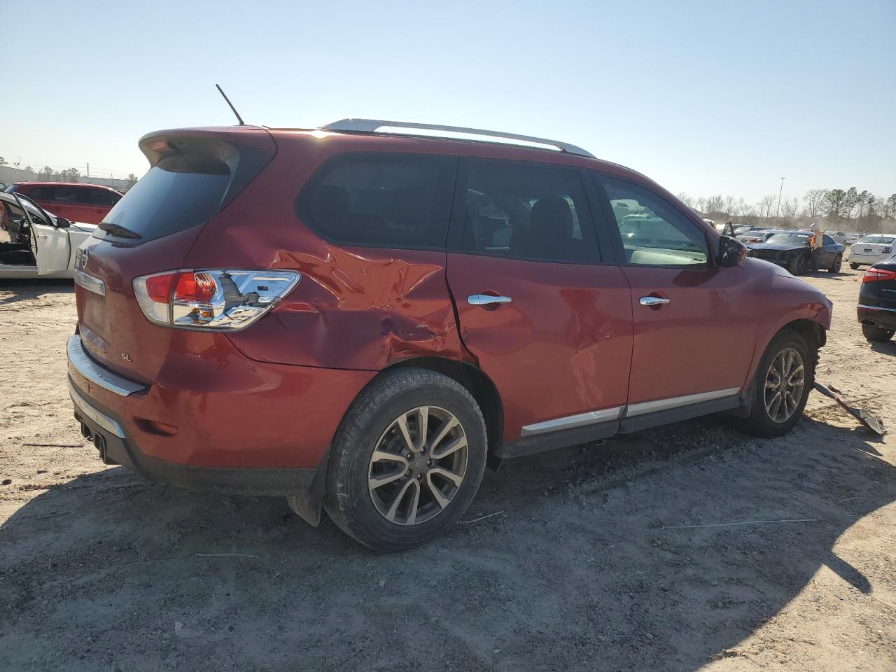 2015 Nissan Pathfinder - Image 3