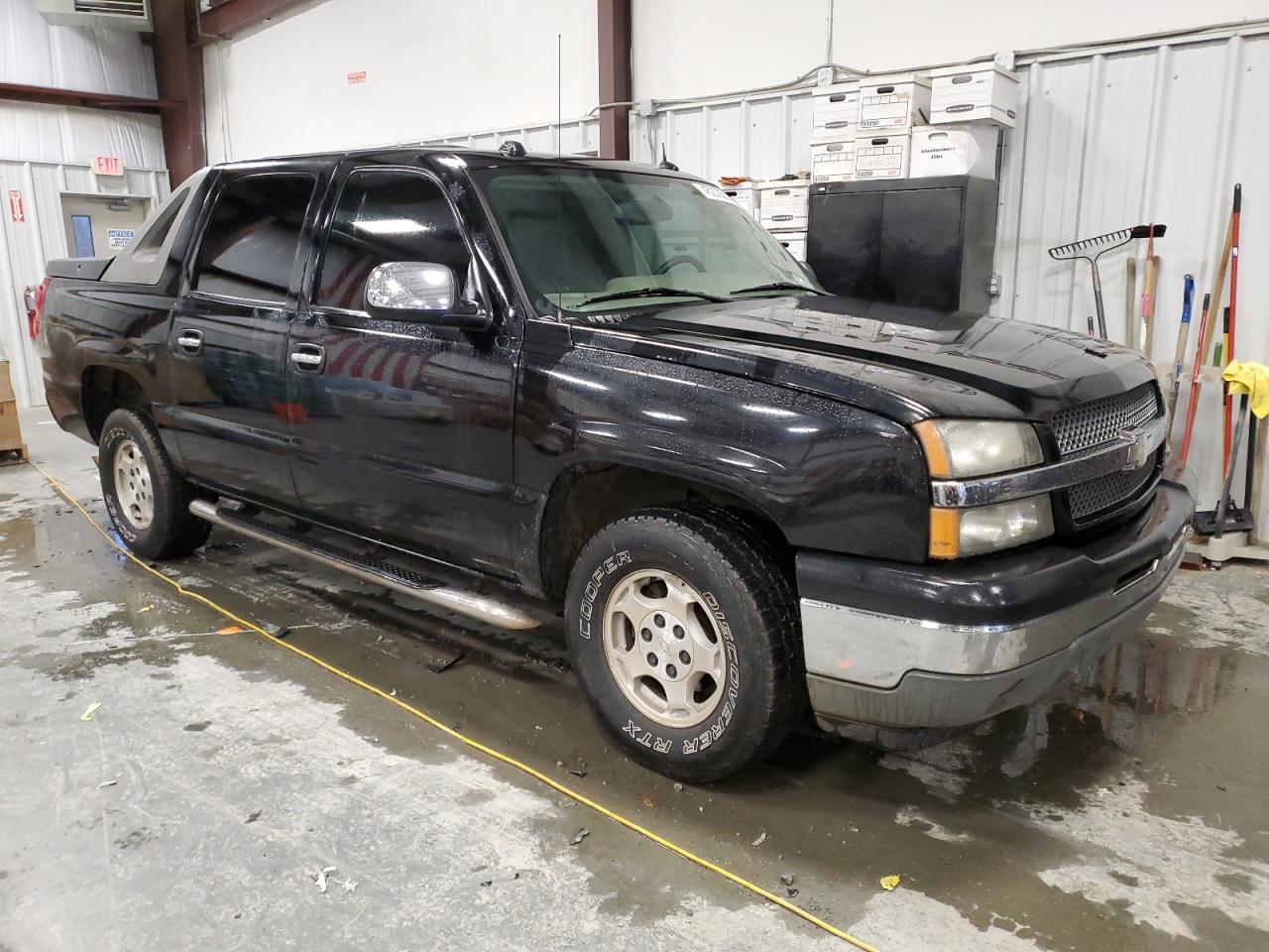 2005 Chevrolet Avalanche - Image 4
