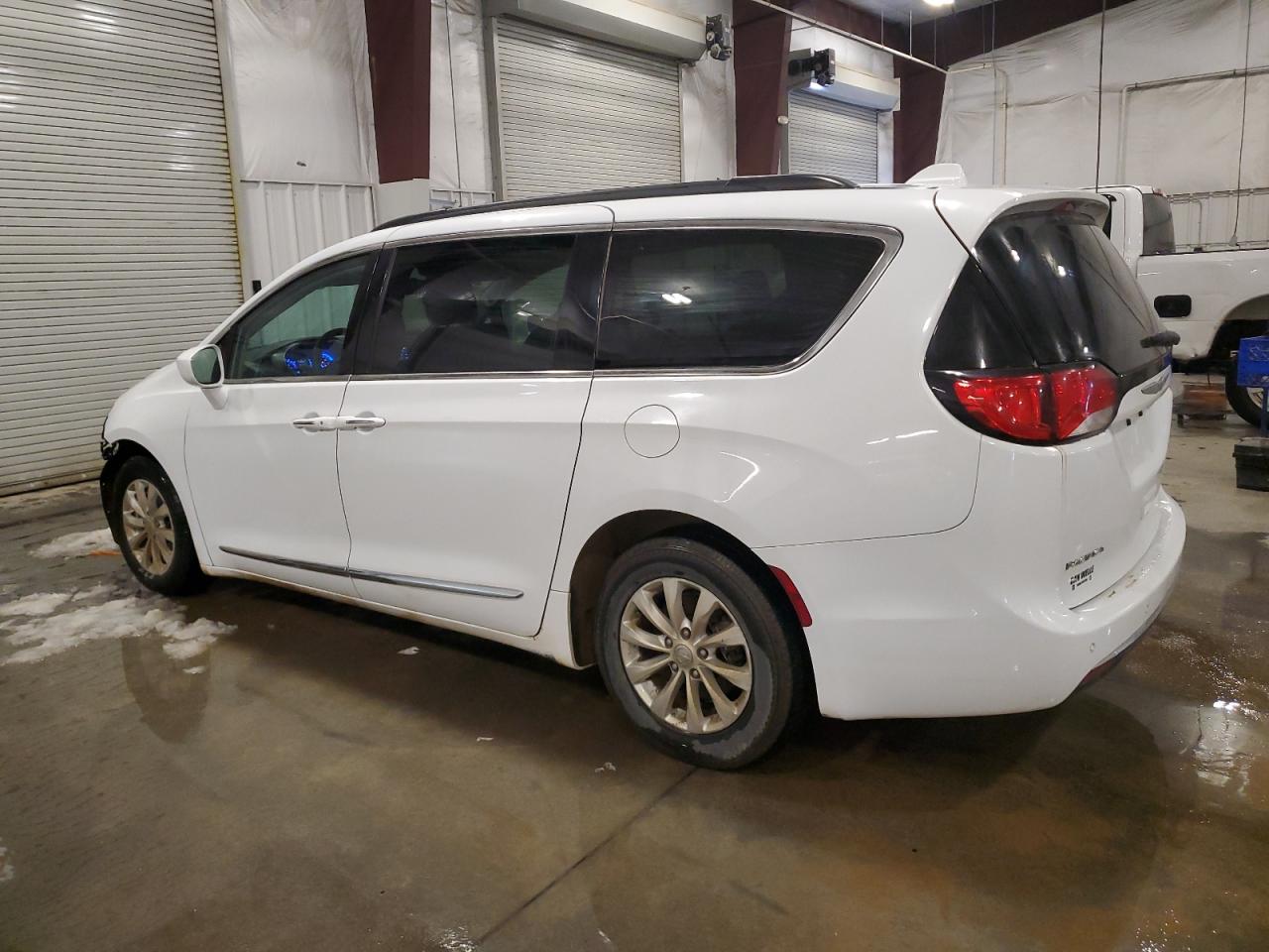 2017 Chrysler Pacifica - Image 2