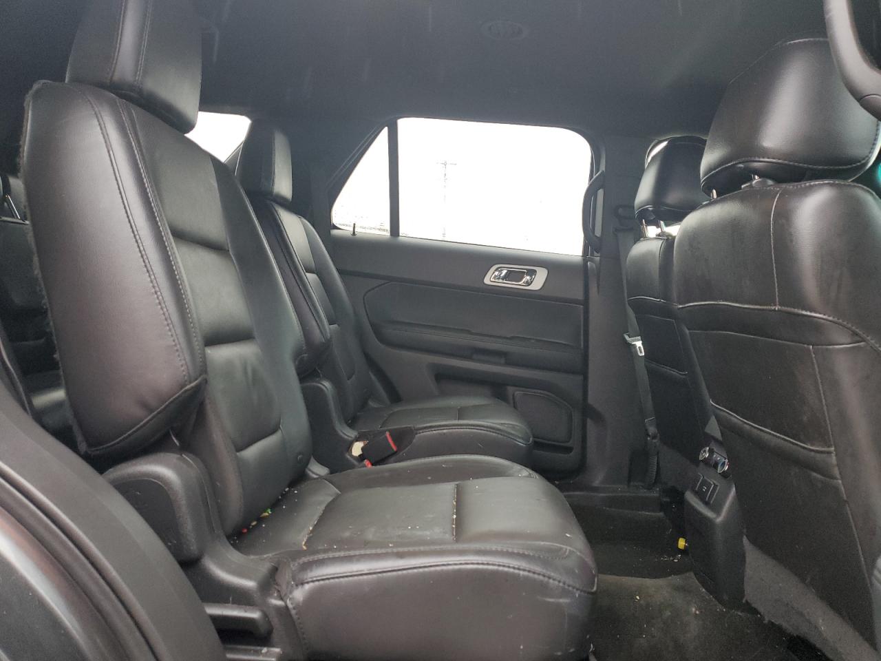 2015 Ford Explorer - Image 11