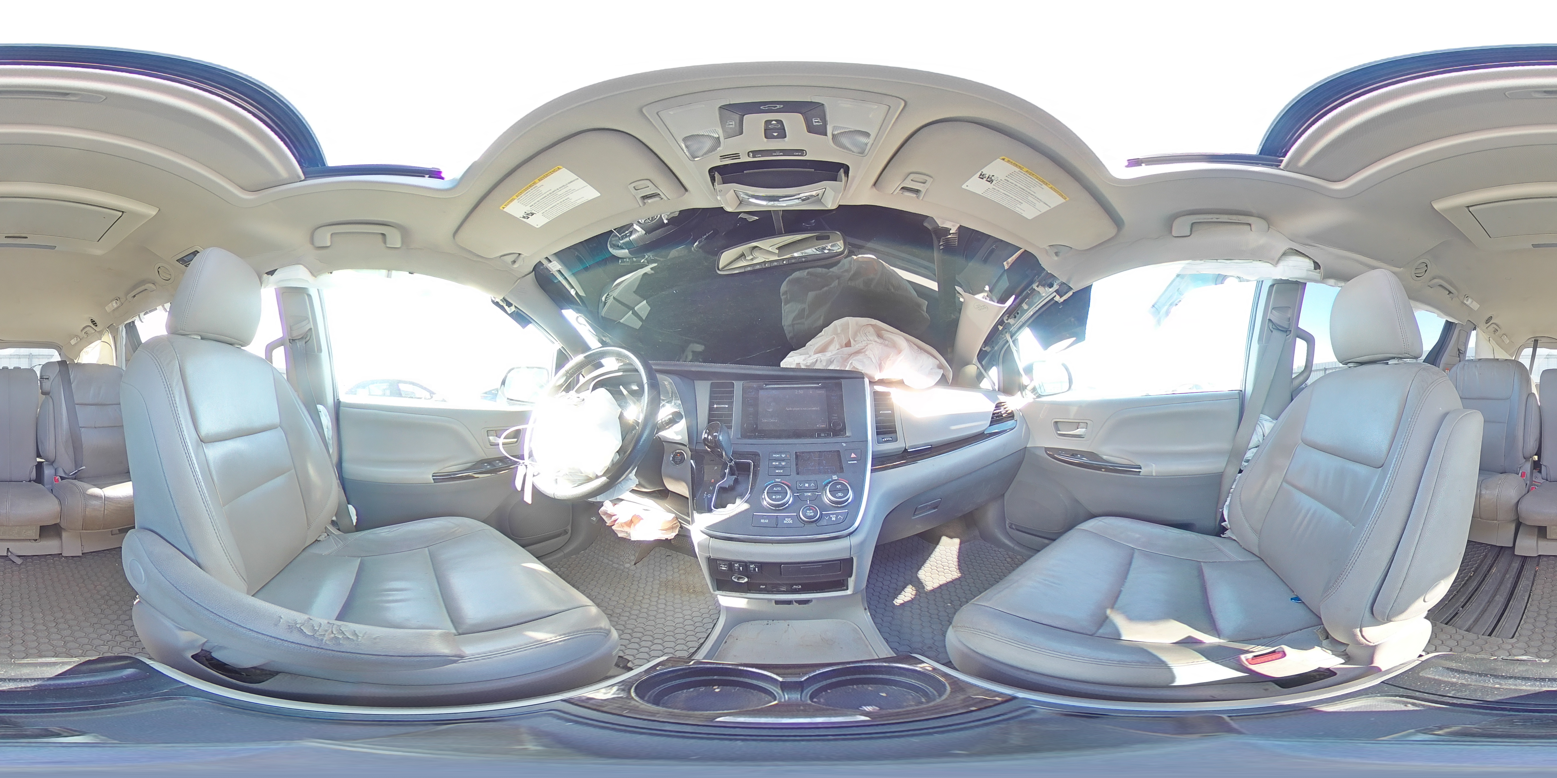2015 Toyota Sienna - Image 13