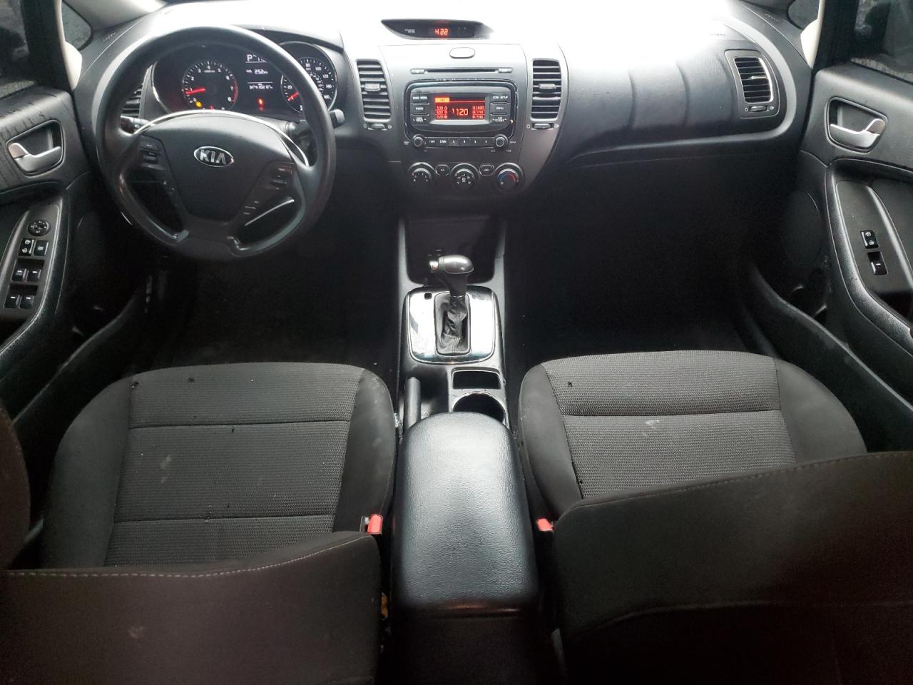 2017 Kia Forte - Image 8