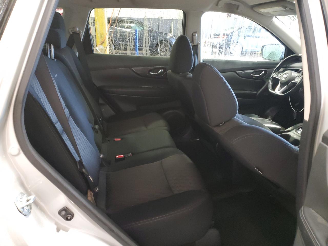 2017 Nissan Rogue - Image 11