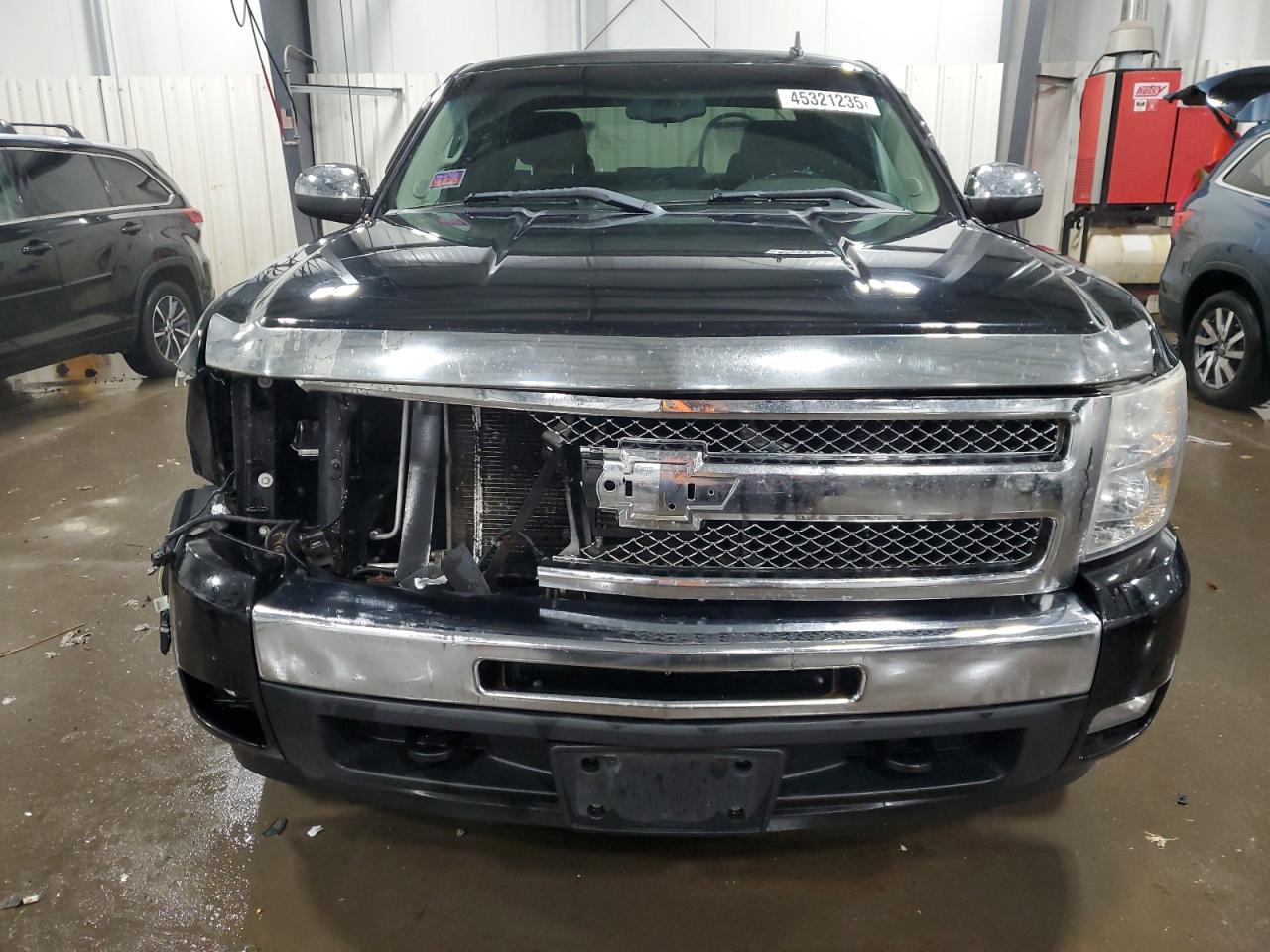 2011 Chevrolet Silverado - Image 4