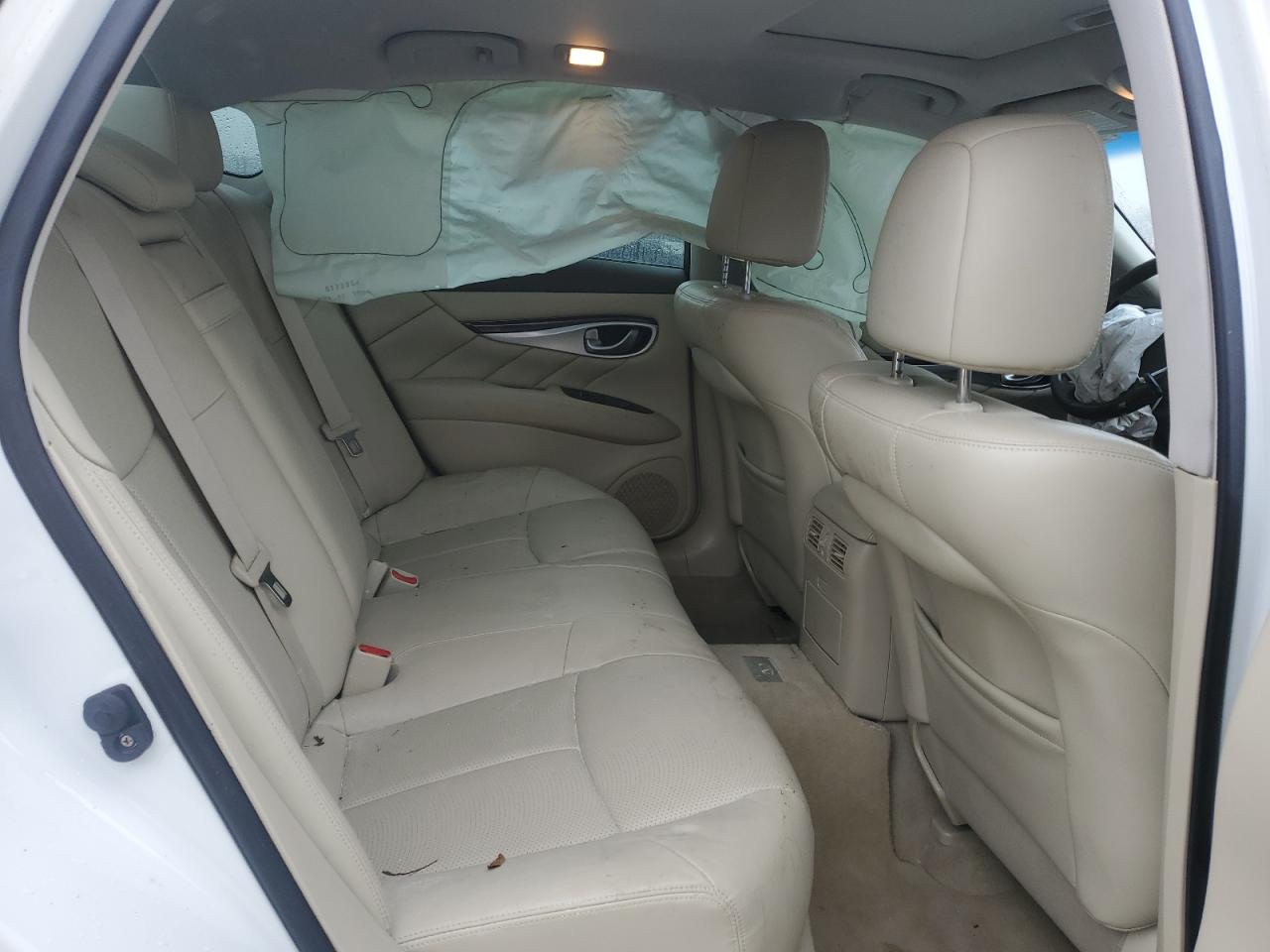 2013 Infiniti M - Image 10