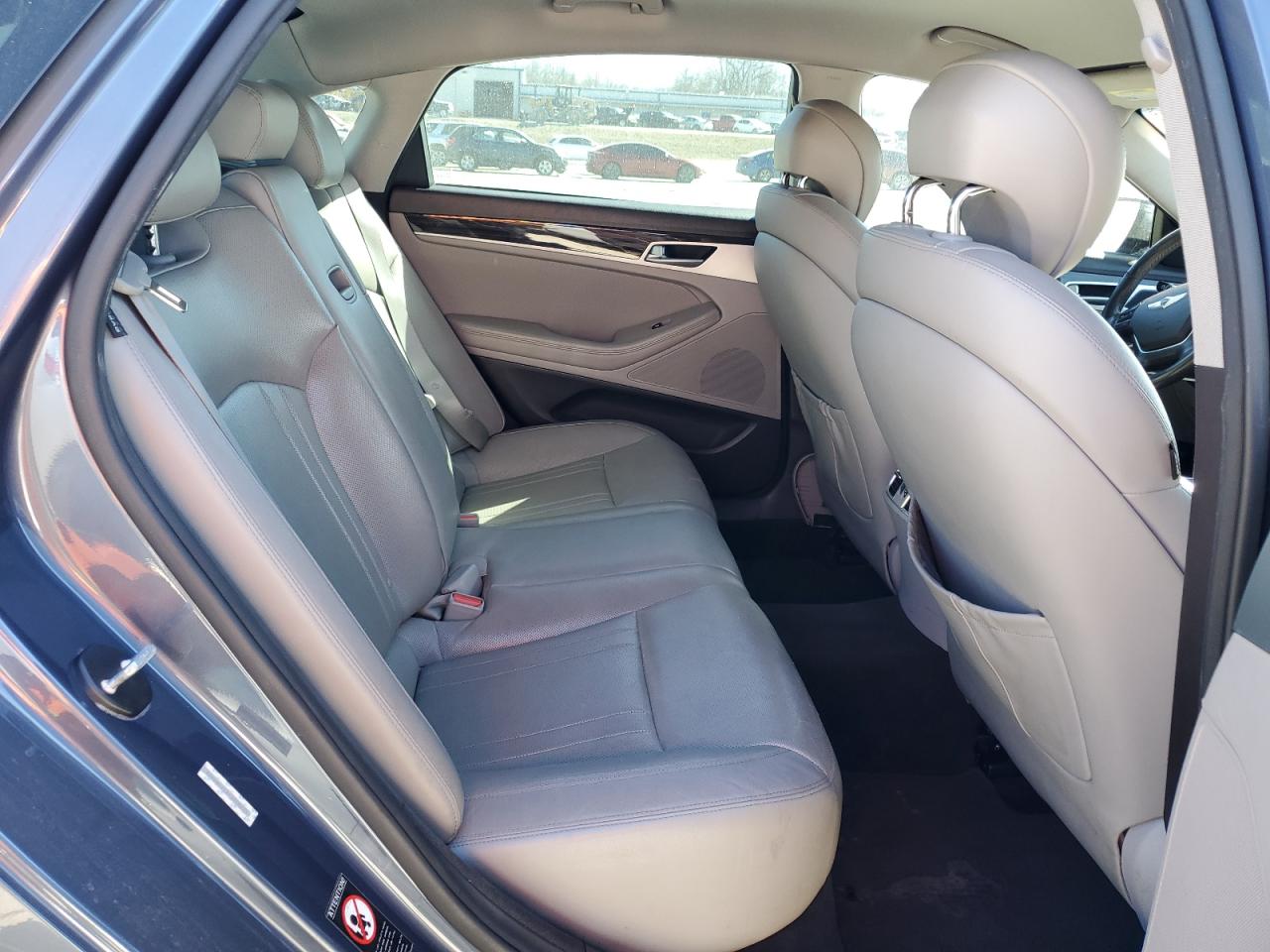 2015 Hyundai Genesis - Image 10